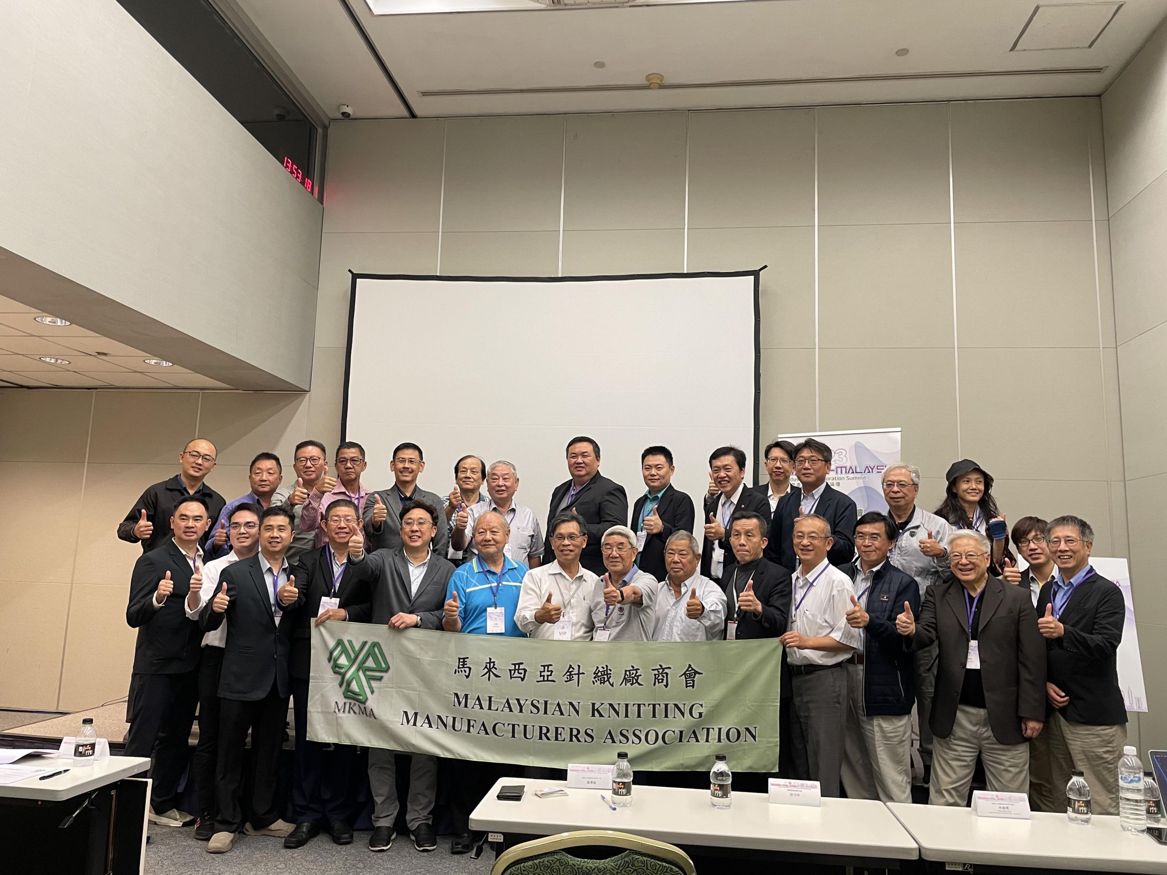 Dr. Owen Li, i produttori di tessuti malesi e i produttori taiwanesi pertinenti